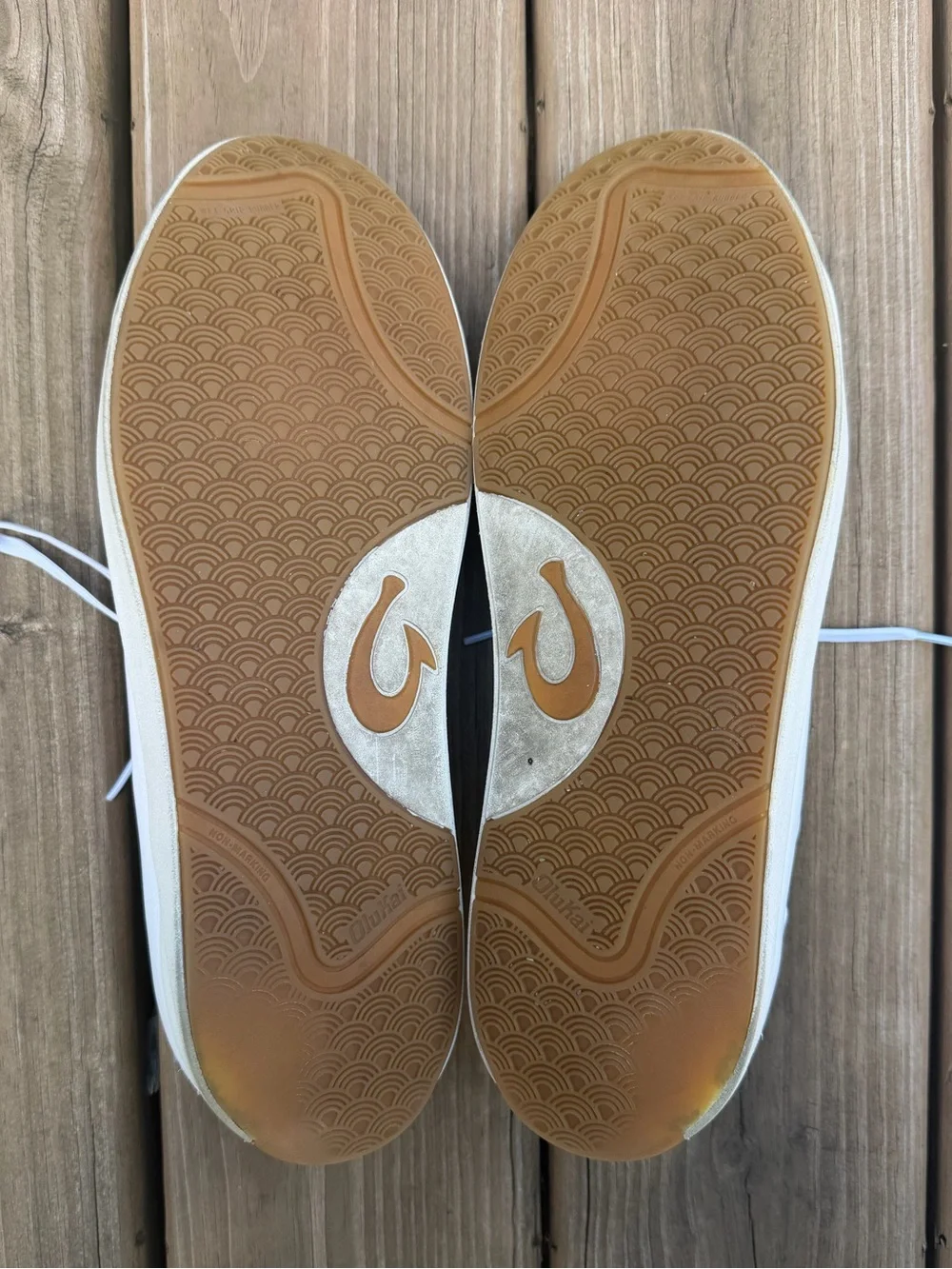 OluKai‎ Men's Lae'ahi Lī 'Ili Leather Lace Up Sneakers in White Size 11.5